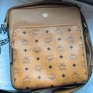 MCM messenger bag OTTOMAR, it’s authentic.